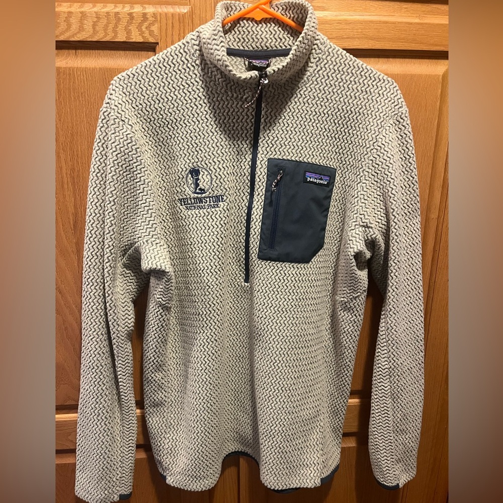 Lightweight Patagonia Quarter-Zip- Size L, Yellowstone National Park brand